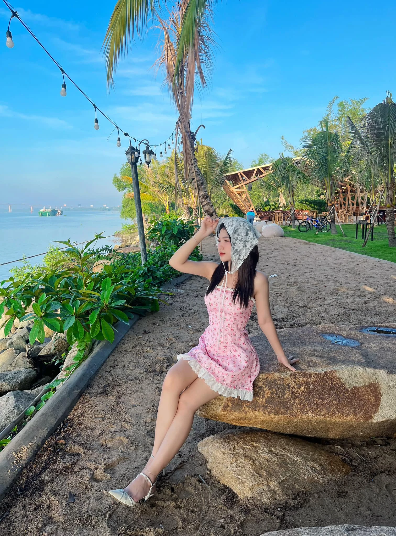 Nguyễn thoại cẩm tú 2